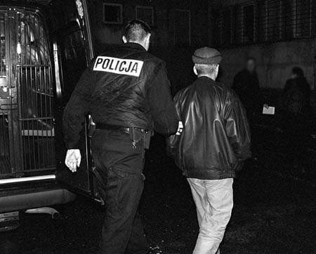Nocne dyżury policyjnych patroli to głównie interwencje w domach i lokalach gastronomicznych.