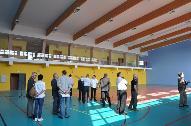 Zbudowana od podstaw sala gimnastyczna została oddana do użytku wraz ze szkołą w 2011 r. Obecnie z podłogi już nic nie zostało