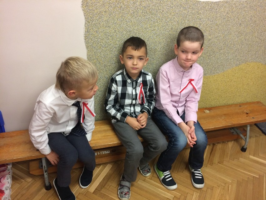 Maluchy z przedszkola nr 7 na 100 - lecie Niepodległości śpiewały, recytowały wiersze i zatańczyły... poloneza [zdjęcia]