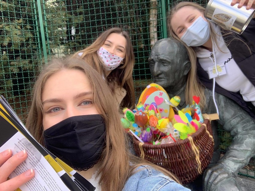 Uczniowie jarosławskiego "Kopernika" wzięli udział w charytatywnej akcji fundacji Mukohelp z Jarosławia. Fundacja zebrała 10 tysięcy złotych