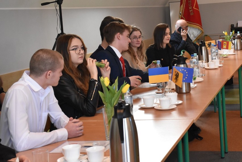 Za nami I sesja Młodzieżowej Rady Powiatu Człuchowskiego. Radni będą dbać o interesy młodzieży ZDJĘCIA