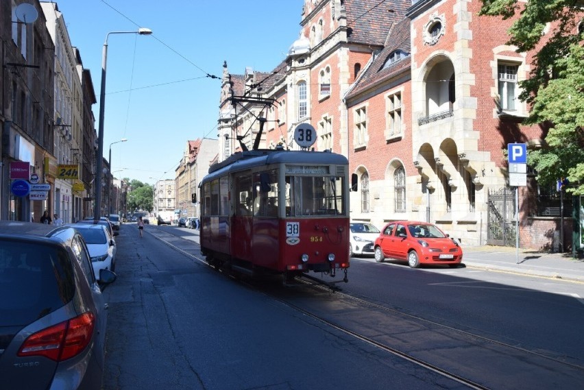 Zabytkowy tramwaj wraca na ulicę Piekarską w Bytomiu. Niestety, nie na długo