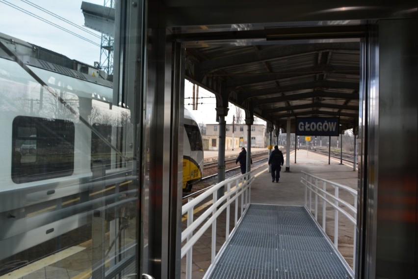Głogów: Kolejowa stacja ma wreszcie czynne windy na perony