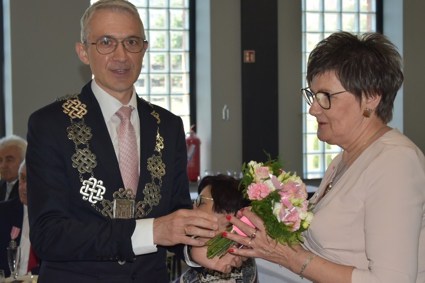 Złote Gody w Pleszewie. Odebrali Medale za Długoletnie Pożycie Małżeńskie