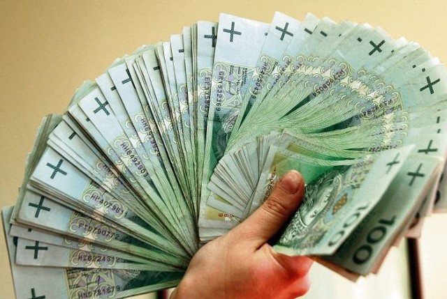 12-osobowa szajka oszustów wyłudziła w ciągu kilku miesięcy ponad 350 tys. złotych