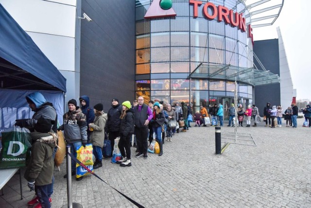 Akcja "Karma wraca" w Toruniu bardzo się udała. Torunianie przekazali  bezdomnym zwierzętom m.in. ponad 500 kg puszek i suchej karmy