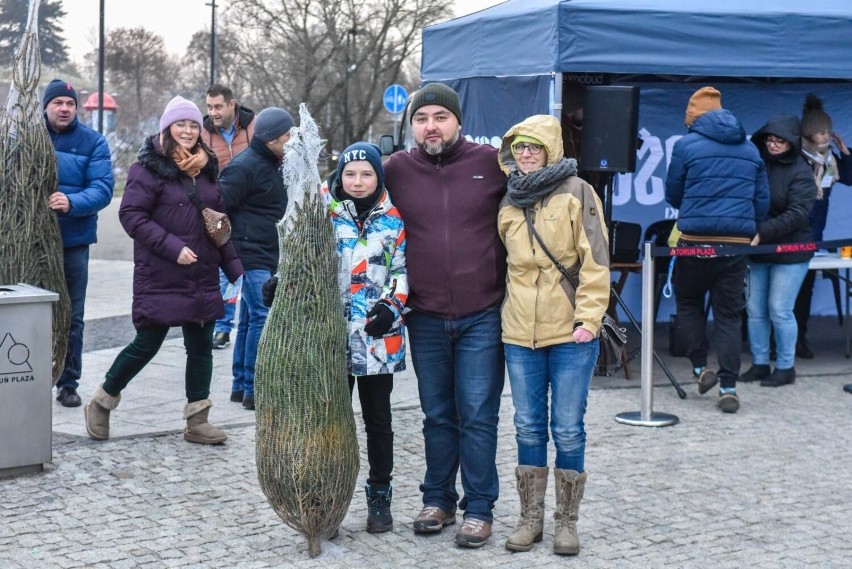 17.12.2022 torun zbiorka rzeczy i karmy dla schroniska dla...