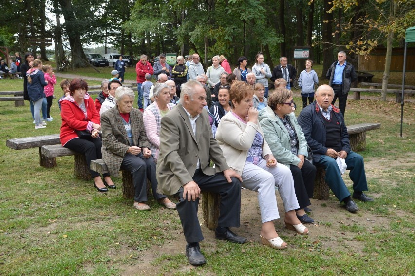 Gmina Miastko. Dożynki sołeckie dla rolników i ogrodników w Dretyniu. Najpiękniejszą posesję mają Stefania i Tadeusz Stopowie (FOTO)