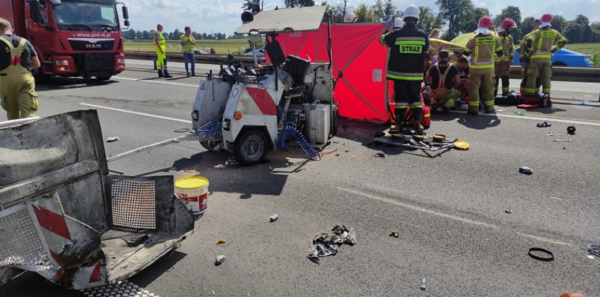 Śmiertelny wypadek na autostradzie, zginął 40-letni mężczyzna z powiatu piotrkowskiego malujący pasy ZDJĘCIA