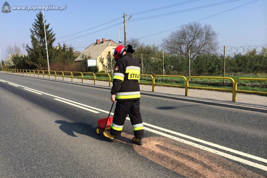 Plama oleju na drogach krajowych nr 15 i 25