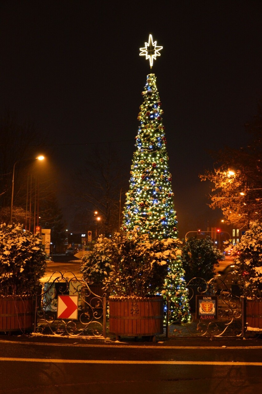 Nysa już przystrojona iluminacjami! Zobacz jak wyglądają świąteczne ozdoby w mieście