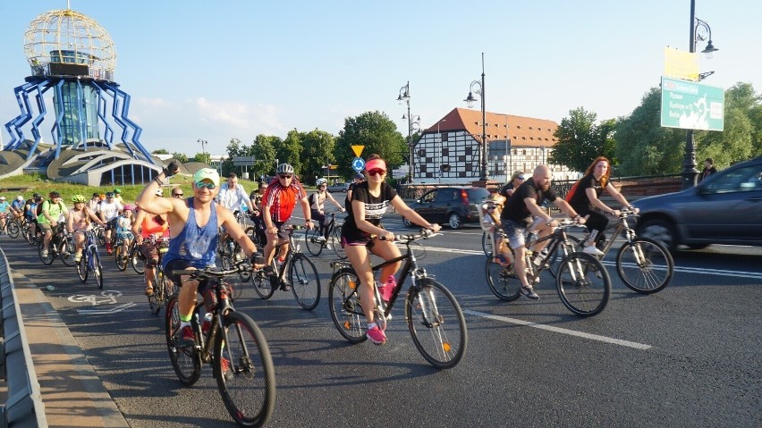 Gorzowscy rowerzyści biorą udział w masie, by zwrócić uwagę...