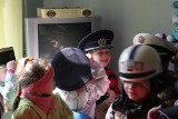 Dzieci z przedszkola Grzybek w Kleparzu na komendzie [ZOBACZ ZDJĘCIA]