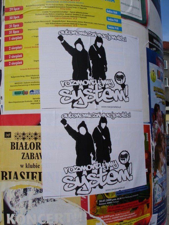 Takie plakaty reklamujące internetowy portal nacjonalistów wisiały na słupach ogłoszeniowych w Białymstoku