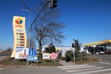 Na stacjach coraz drożej. Cena litra benzyny przekroczyła 7 zł. Ile trzeba zapłacić za benzynę w Poznaniu?