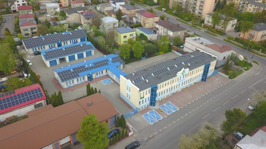 Chełm. Dachy budynków MPGK pokryły się panelami fotowoltaicznymi