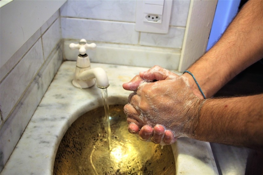 Myj i dezynfekuj ręce

Przed wejściem do punktu szczepień...