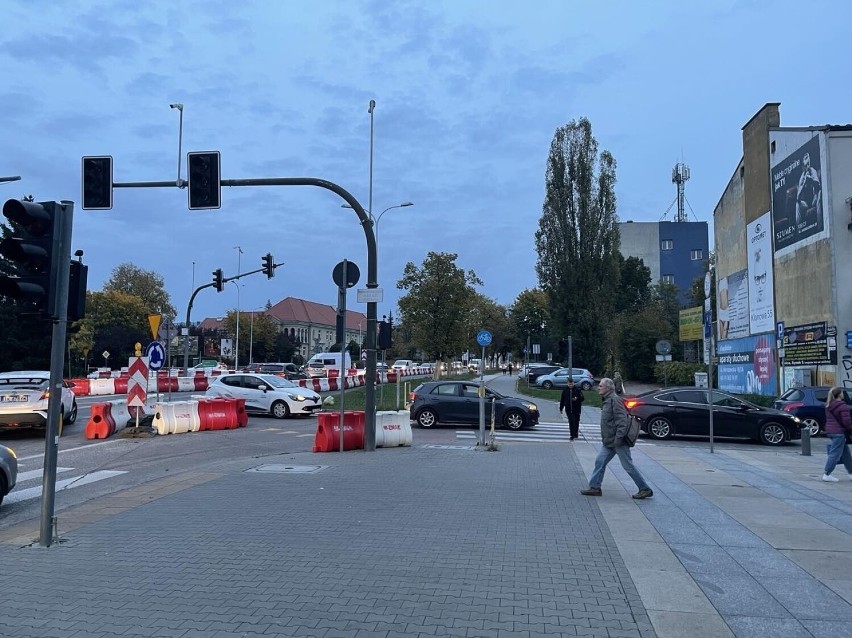Wypadek w centrum Kielc. Zderzyły się ze sobą trzy auta, są gigantyczne korki. Zobacz zdjęcia