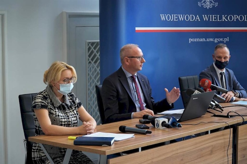 Konferencja prasowa wojewody i dyrektor wielkopolskiego oddziału wojewódzkiego NFZ