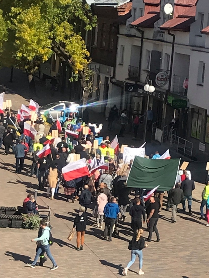 Mieszkańcy gminy Chełm zaprotestowali w poniedziałek przeciw włączeniu ośmiu sołectw do miasta 