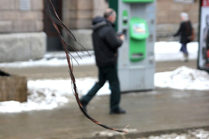 Poznań: Awaria sieci trakcyjnej. Tramwaje stoją na Fredry i Niepodległości [ZDJĘCIA, RELACJA]