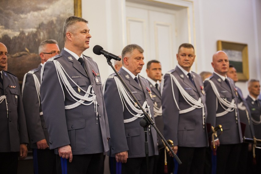 Dariusz Banachowicz (drugi od lewej) generałem policji