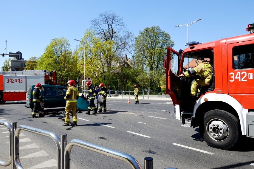 Dwa auta zderzyły się w centrum Zielonej Góry na...