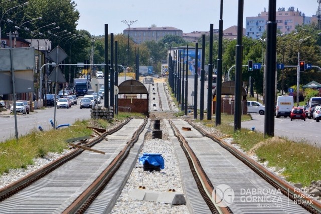 W Dąbrowie Górniczej trwa wymiana torowiska tramwajowego w całym mieście. W sumie będzie to prawie 10 kilometrów toru pojedynczego 

Zobacz kolejne zdjęcia/plansze. Przesuwaj zdjęcia w prawo - naciśnij strzałkę lub przycisk NASTĘPNE