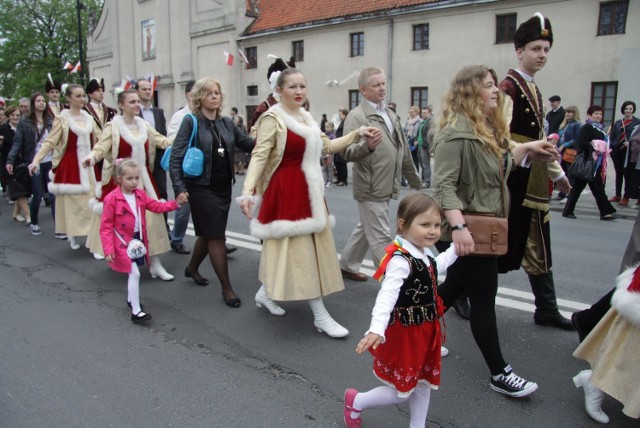 Co roku "Polonez dla Lublina" gromadzi małych i dużych tancerzy.