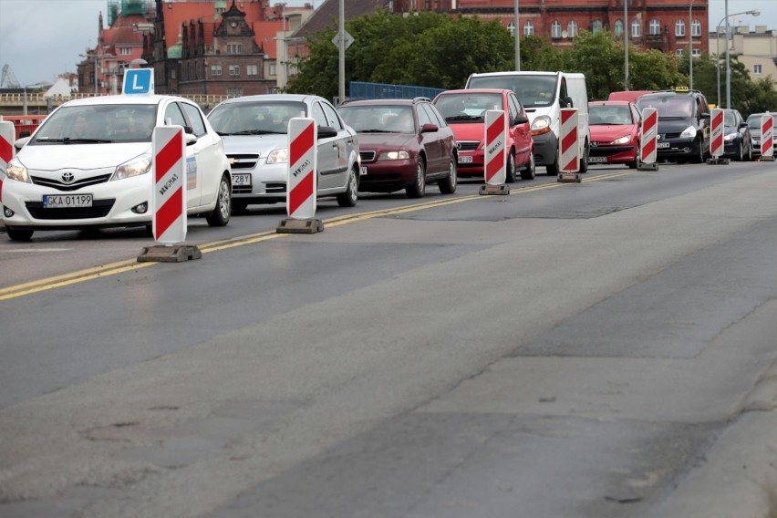 Remont wiaduktu na Trakcie św. Wojciecha. Trzeba liczyć się z korkami [ZDJĘCIA]