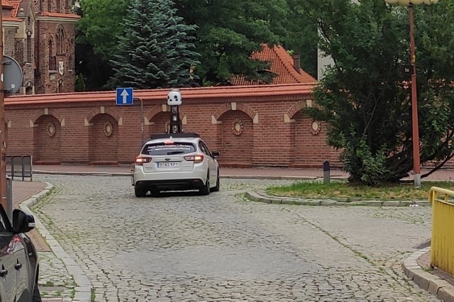 Samochód Google Street View właśnie fotografuje ulice w centrum Tarnowa