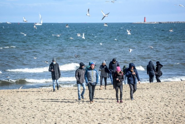 21.03.2021 gdansk
pierwszy dzien wiosny w gdansku brzeznie, plaza, promenada i molo
fot. przemek swiderski / polska press / dziennik baltycki