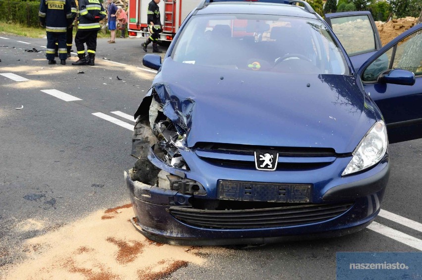 Wypadek na drodze Brześć Kujawski - Wieniec. Jedna osoba trafiła do szpitala [wideo, zdjęcia]