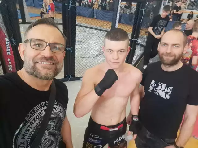 Uczeń kaliskiego Kopernika na podium Pucharu Polski Amatorskiej Ligi MMA