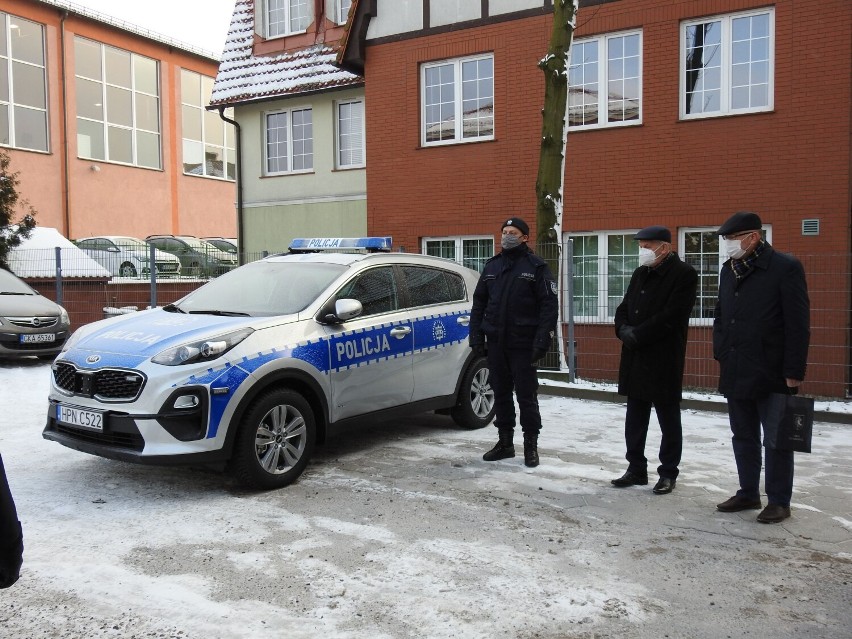 Sierakowiccy policjanci dostali nowy radiowóz