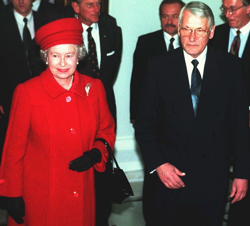 Królowa Elżbieta II uczestniczyła w obradach Sejmu RP, które...