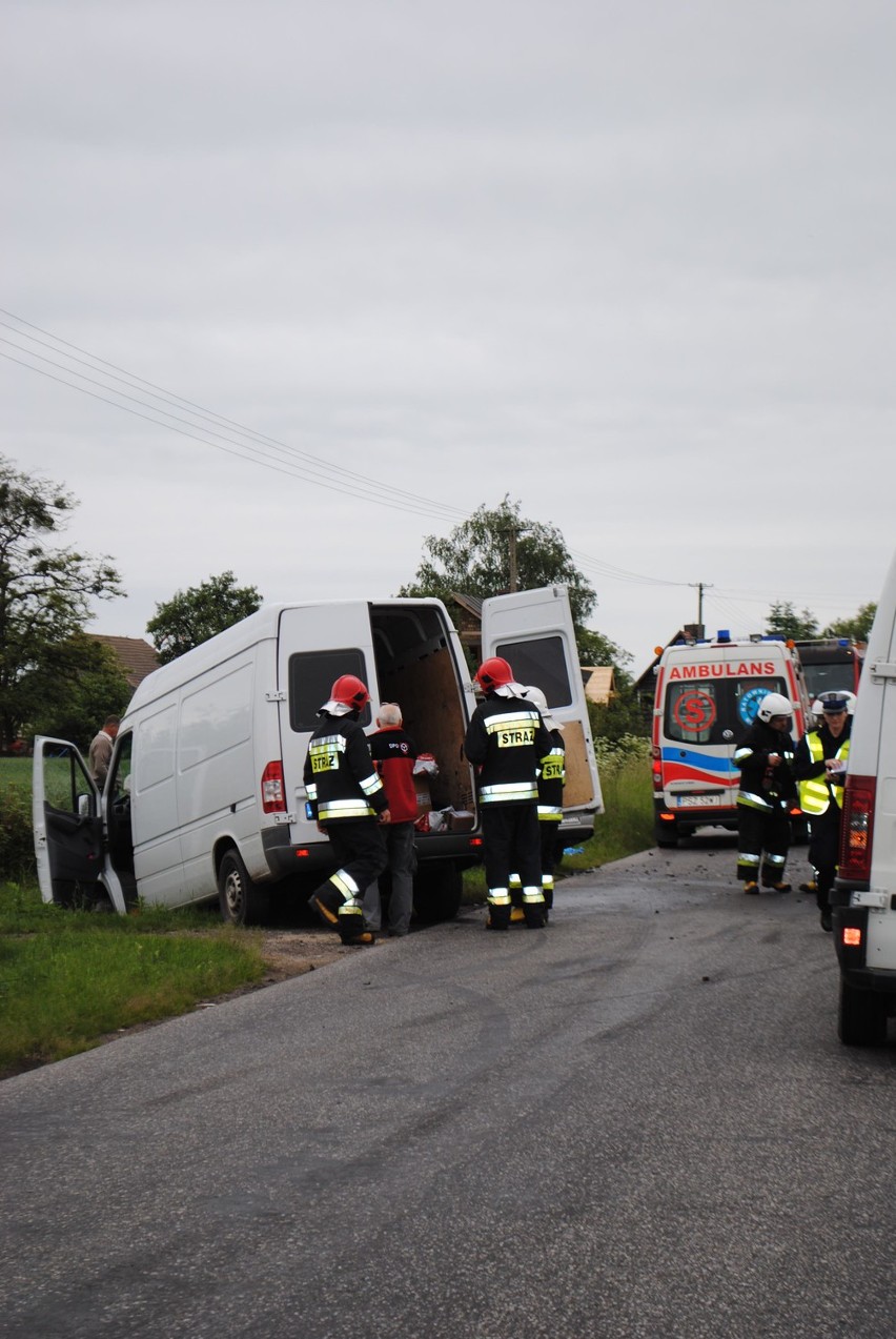 Po zderzeniu w Gorszewicach dwie osoby trafiły do szpitala FOTO