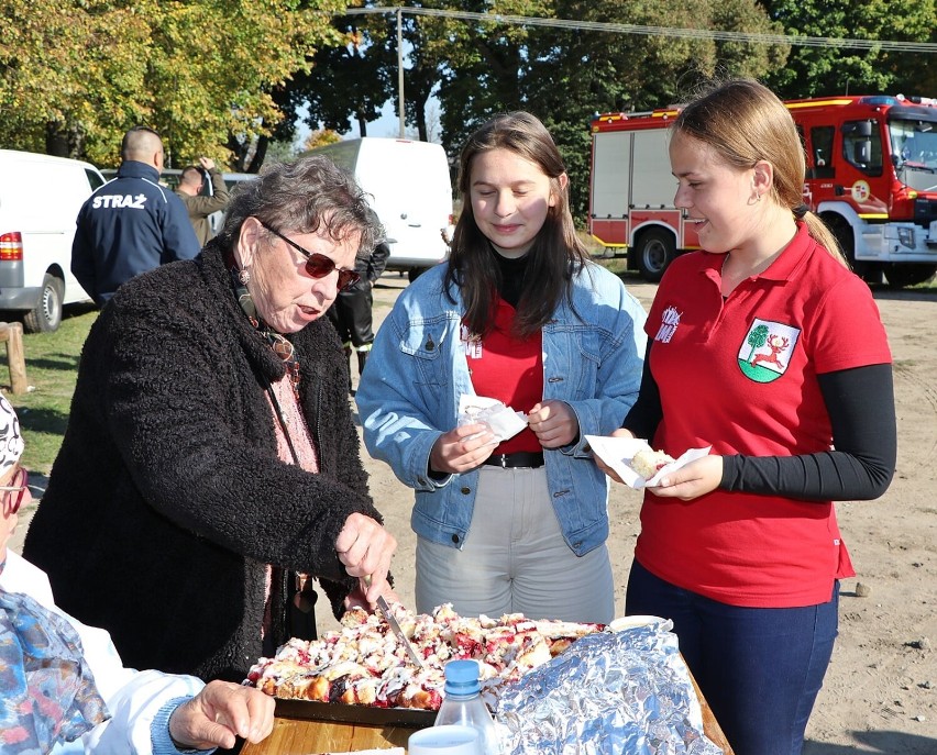 Gmina Wyrzysk: Odbył się marsz Nordic Walking. Wzięli w nim udział seniorzy [ZDJĘCIA]