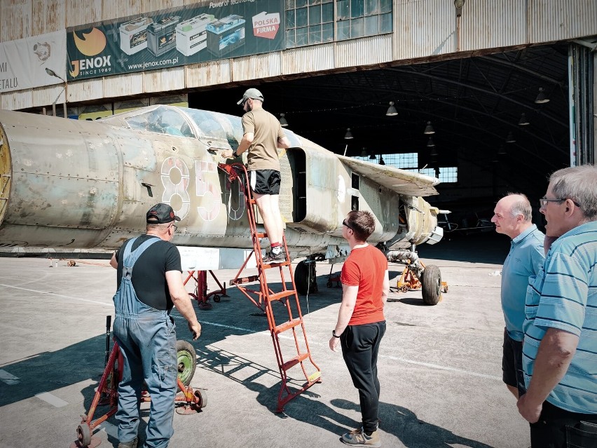 MiG-23 trafił do Piły. Nie ma drugiego takiego odrzutowca w całej Polsce. Kupiła go pilanka Anna Nowak [ZDJĘCIA, FILM]