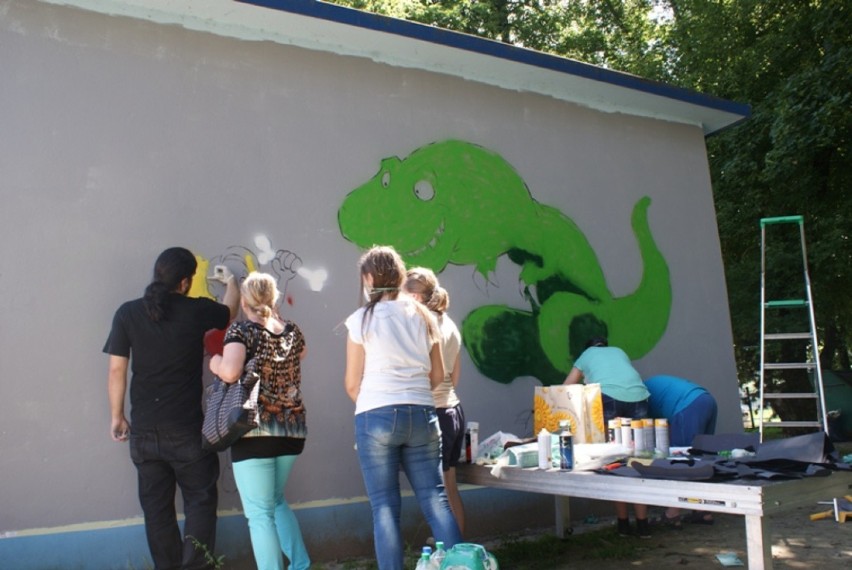 Przy MDK w Radomsku powstaje graffiti w ramach projektu "Street art"