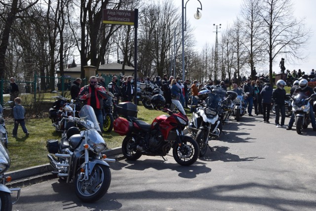 Pielgrzymka motocyklistów na Jasną Górę, 11 kwietnia 2021 roku

Zobacz kolejne zdjęcia. Przesuwaj zdjęcia w prawo - naciśnij strzałkę lub przycisk NASTĘPNE