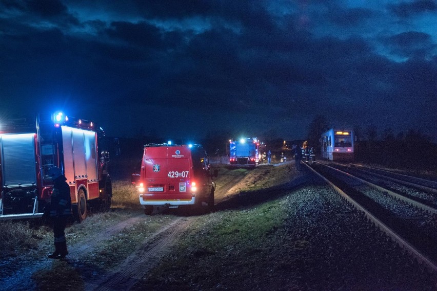 Biskupnica. Wypadek na przejeździe. Nie żyje kobieta kierująca samochodem