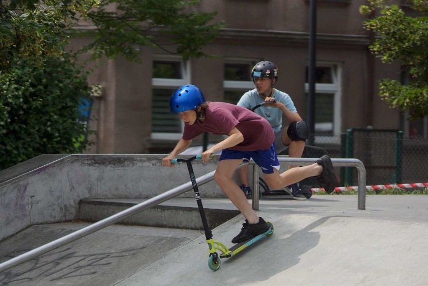 Skatepark w Kaliszu. Stowarzyszenie "Kask jest cool" i samorząd miasta zachęcają do noszenia kasków. ZDJĘCIA 