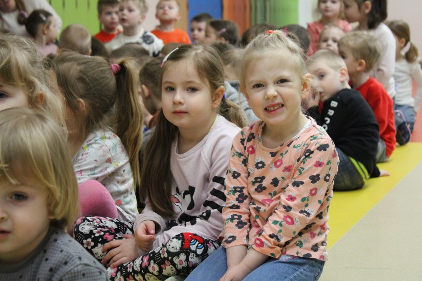 Akcja promowania czytelnictwa w Przedszkolu Edu Kids w Bogdanowie [ZDJĘCIA I VIDEO]