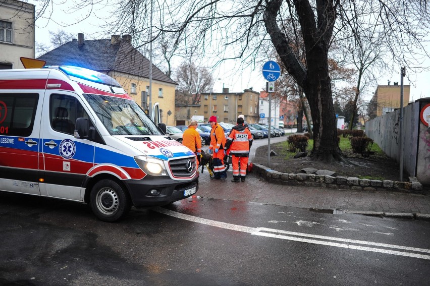 13-latek wyskoczył z okna kamienicy w Lesznie