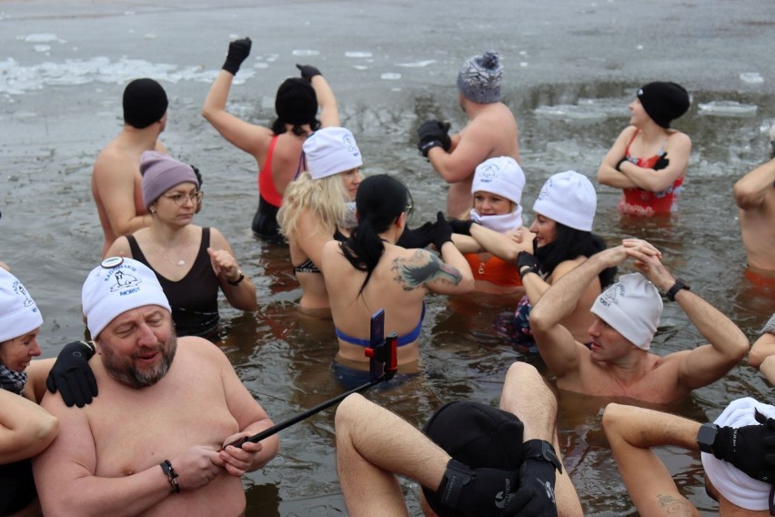 Morsowanie na radomskich Borkach. Idealne warunki i tłumy kąpiących (ZDJĘCIA)