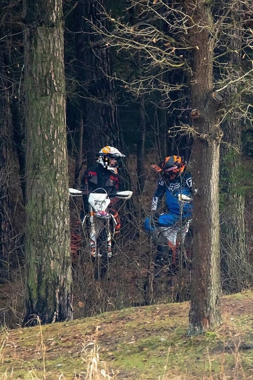 Znów hałas na Rejowie. Crossowcy szaleli nad zalewem w Skarżysku-Kamiennej. Zobacz zdjęcia