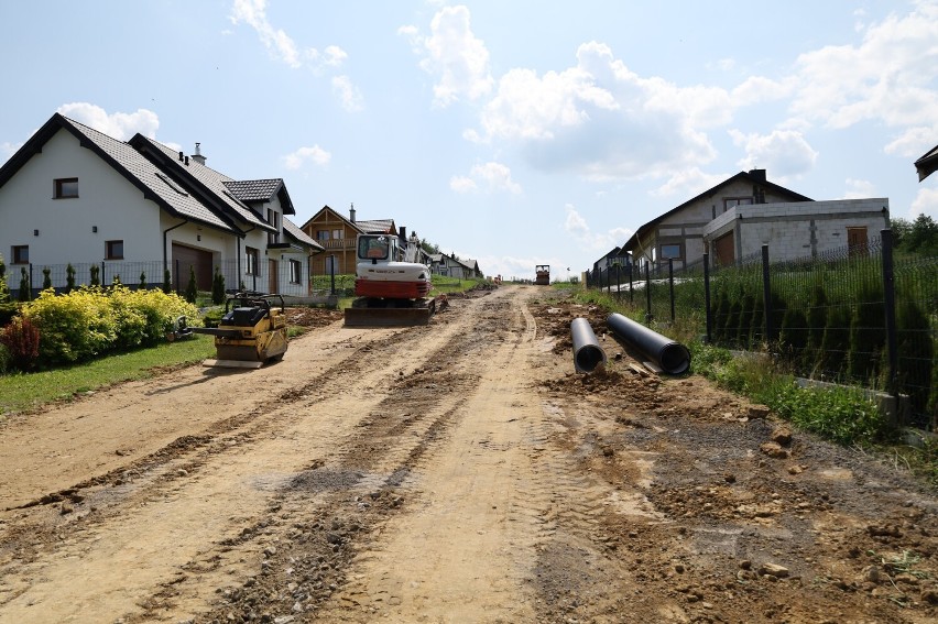 W Niegłowicach budowana jest droga wewnętrzna