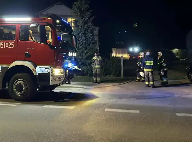 W Lubaniu zapaliły się sadze w kominie. Strażacy szybko poradzili sobie z zagrożeniem.