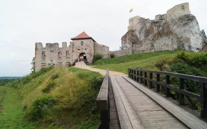Zamek Rabsztyn pod Olkuszem to coraz częściej odwiedzane...